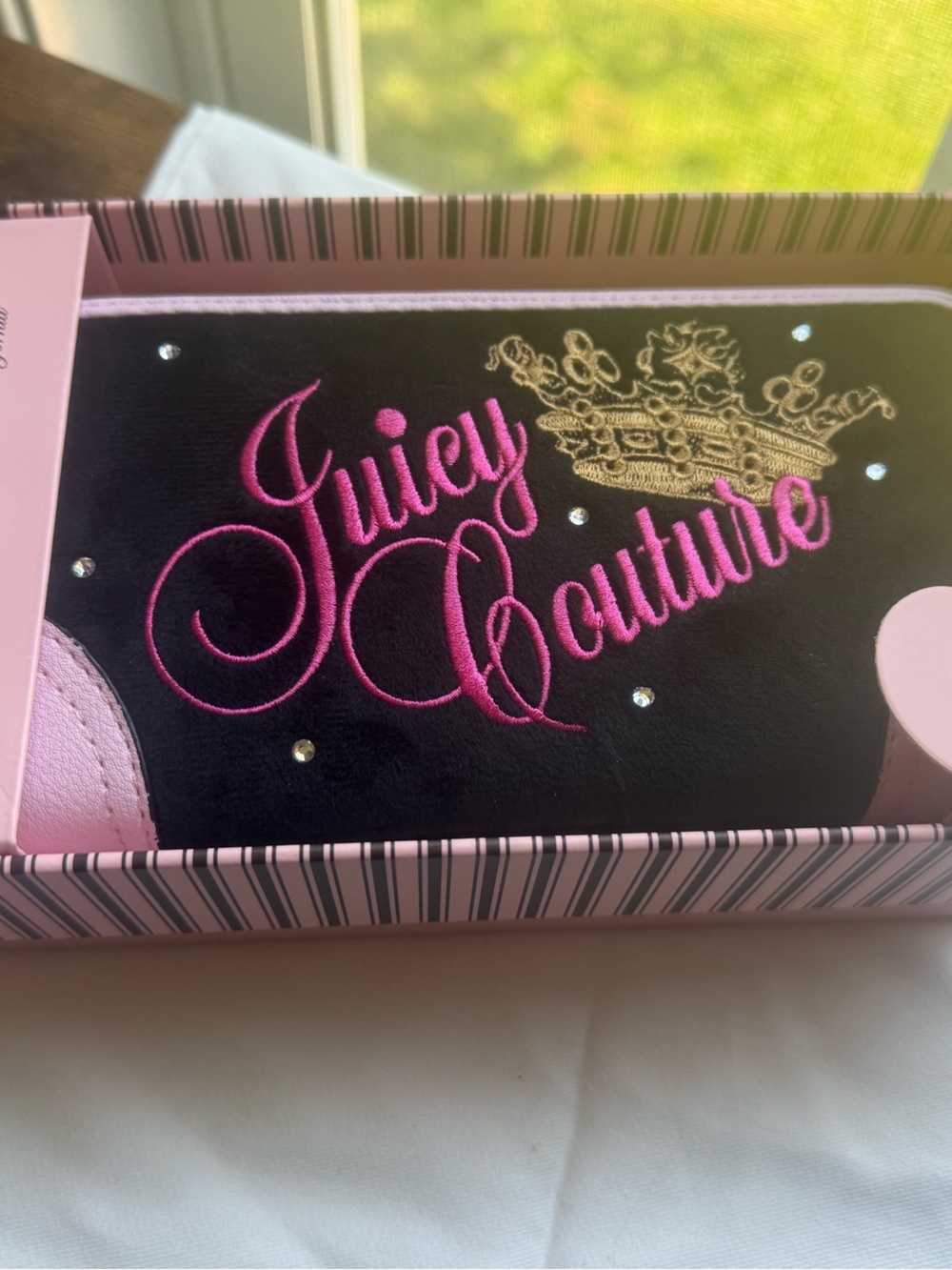 Juicy Couture Black Wallet with Pink Logo and Gold Crown - Picture 3 of 6